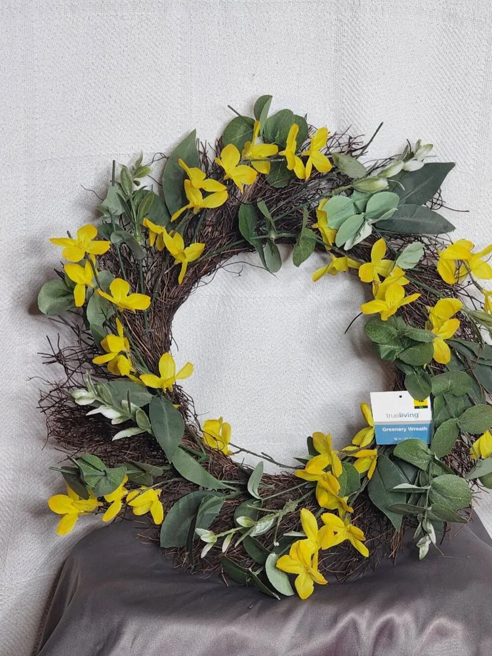 Hudson Farmhouse True Living Yellow Flower Leaf Indoor Only 18